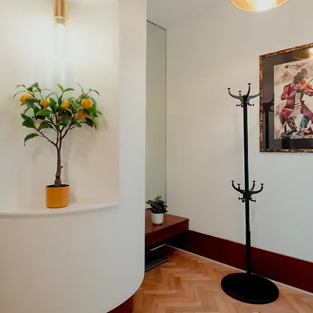 Apartment Bauhaus Literary *
